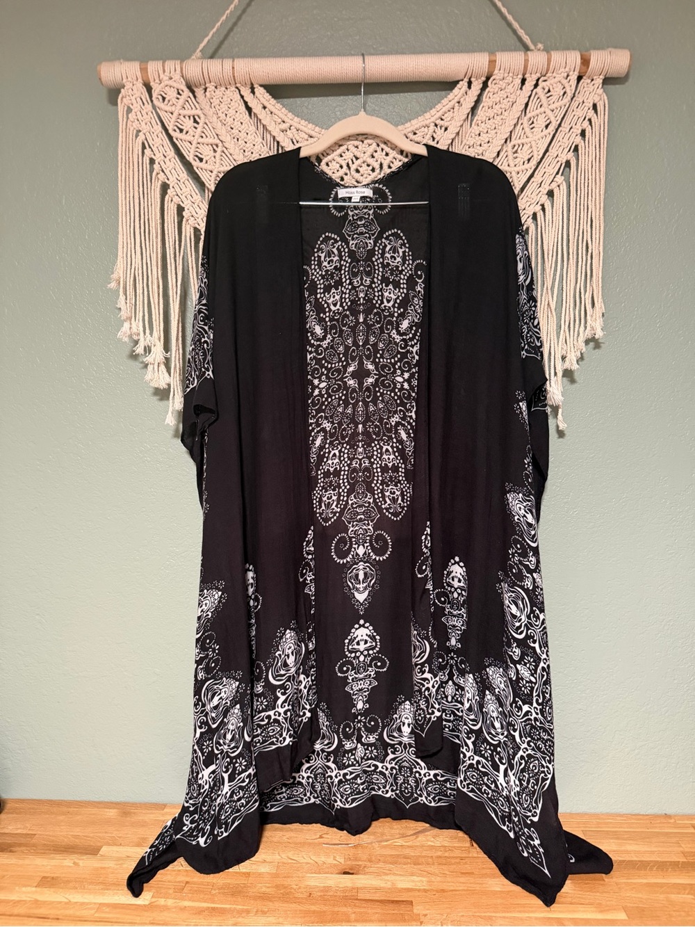 Black and White Printed Open-Front Kimono Jacket and short set.